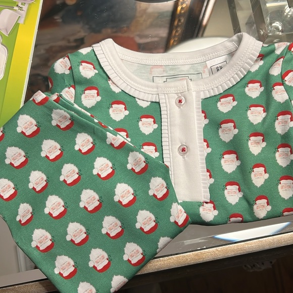 NWT size 12-18m Lila + Hayes Santa Pajamas - Picture 3 of 3